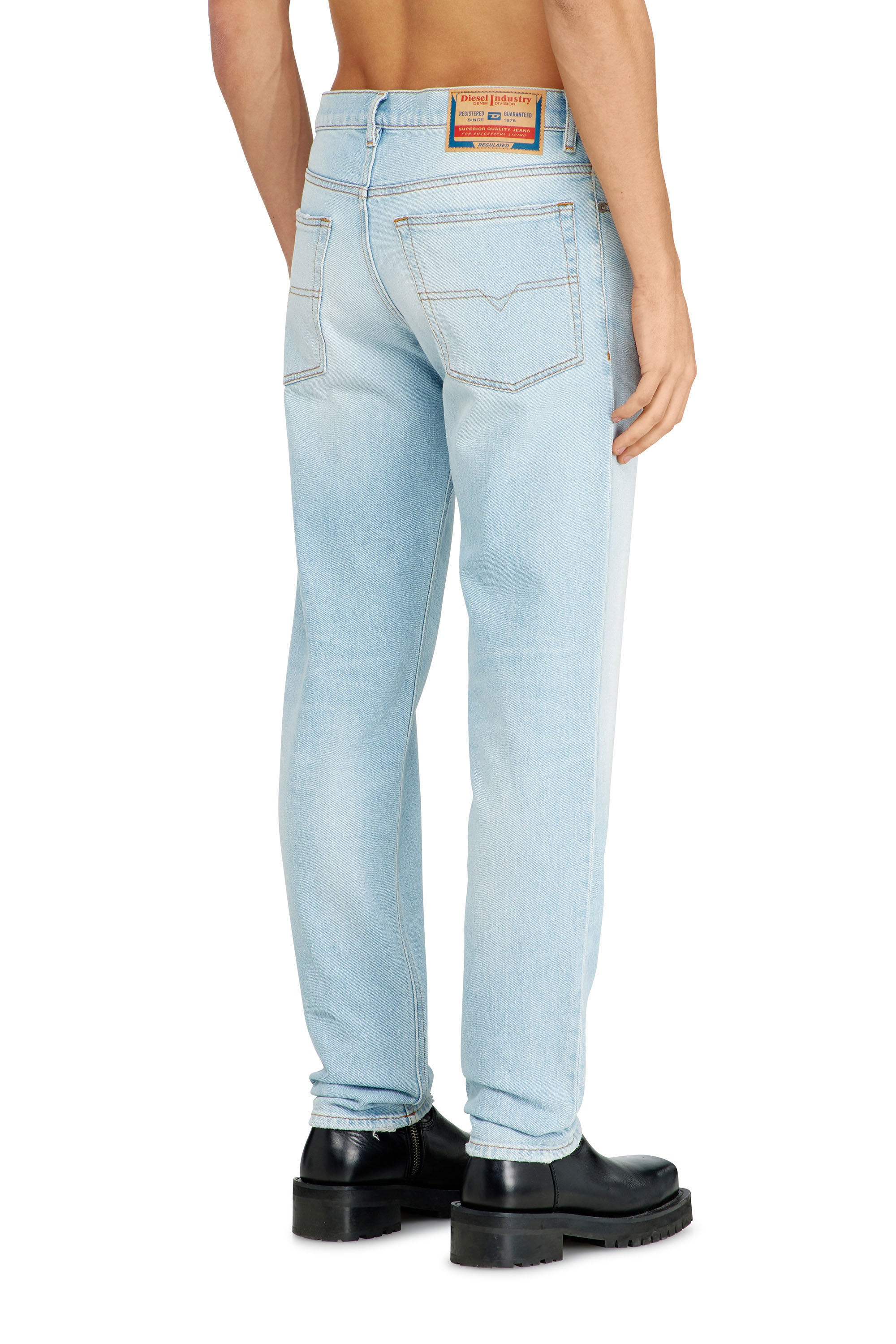 Diesel D-Finitive 5401 Jean | Ice Wash